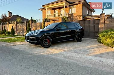 Porsche Cayenne  2021