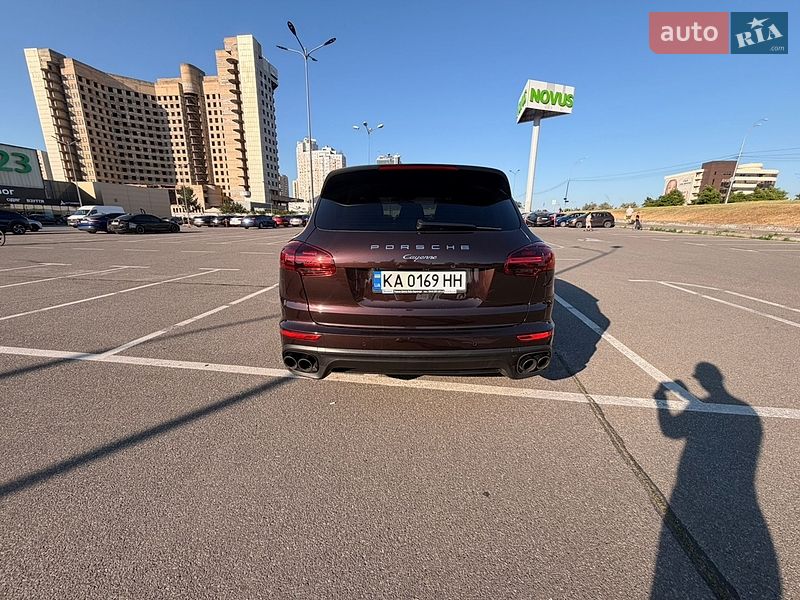 Внедорожник / Кроссовер Porsche Cayenne 2016 в Киеве