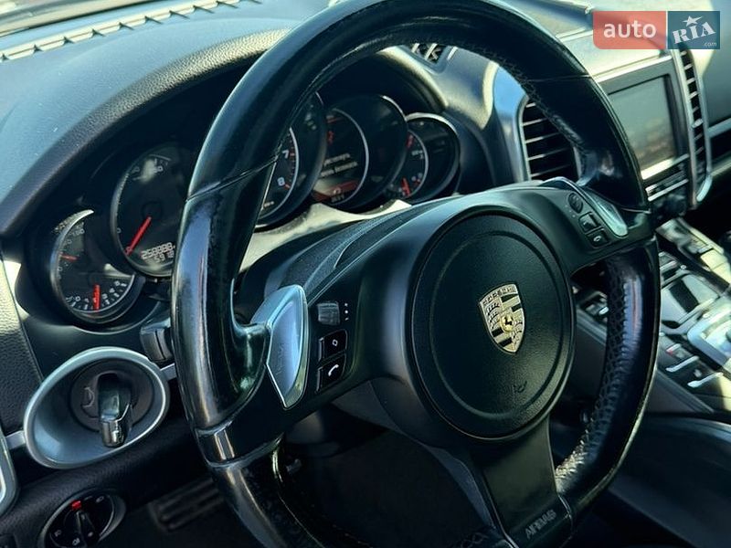 Позашляховик / Кросовер Porsche Cayenne 2011 в Києві