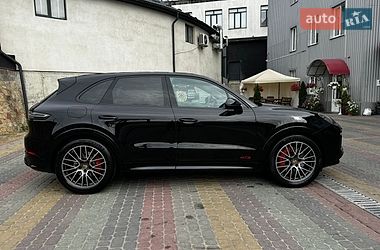 Porsche Cayenne  2020