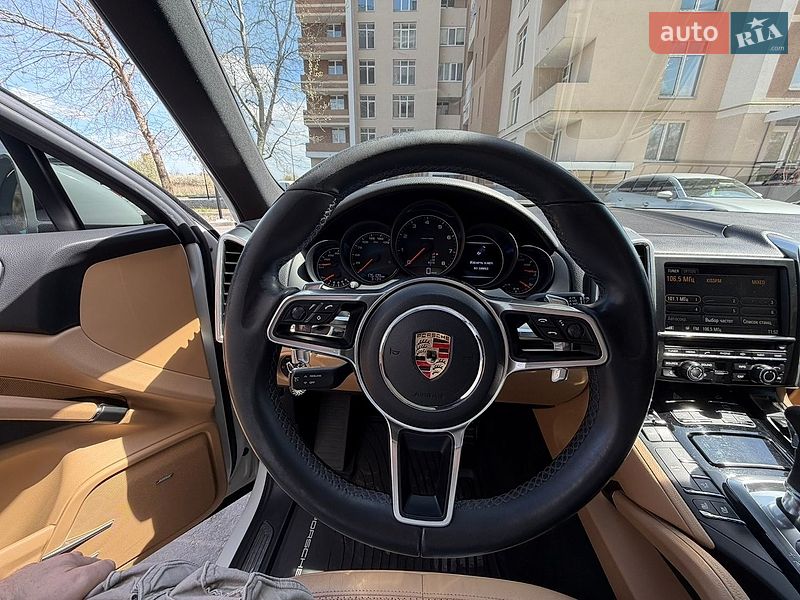 Позашляховик / Кросовер Porsche Cayenne 2015 в Вишгороді