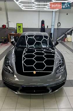 Porsche Cayman  2020