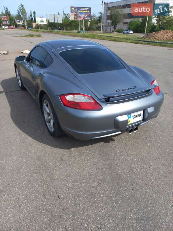 Купе Porsche Cayman