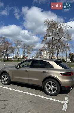 Porsche Macan  2016