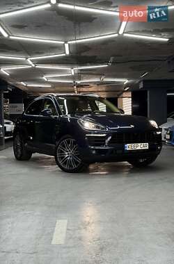 Porsche Macan  2016