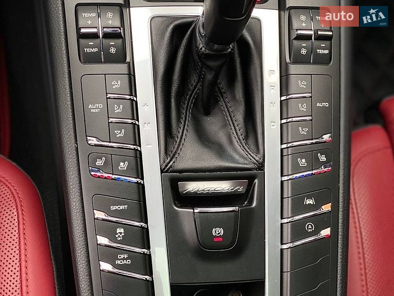 Внедорожник / Кроссовер Porsche Macan 2018 в Киеве