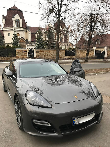 якого року створена машина porsche