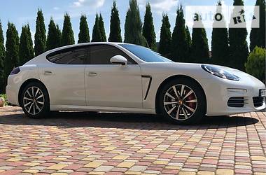Porsche Panamera 4 2015
