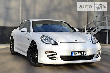 Porsche Panamera AWD 2011