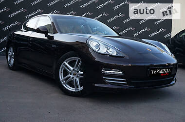 Porsche Panamera 4 2011