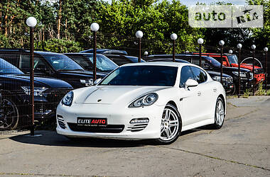 Porsche Panamera 4S 2011