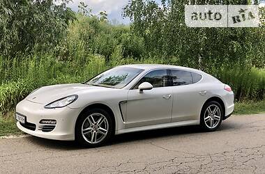 Porsche Panamera 4S 2010