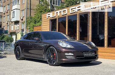 Porsche Panamera 4S 2010