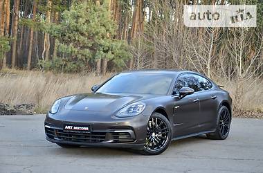 Porsche Panamera  2018