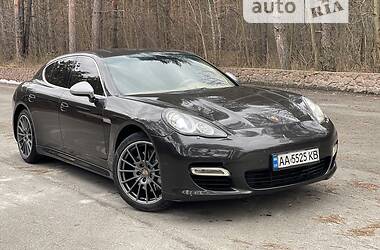 Porsche Panamera 4S 2011