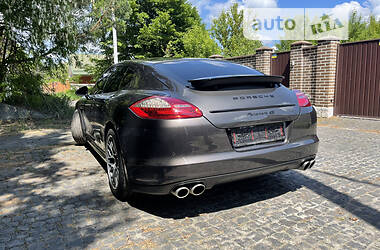 Porsche Panamera 4S 2011