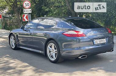 Porsche Panamera 4 2011