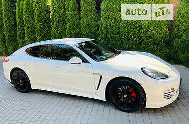 Porsche Panamera AWD 2011