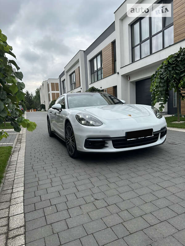 Универсал Porsche Panamera