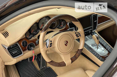 Porsche Panamera  2012