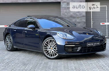 Porsche Panamera  2023