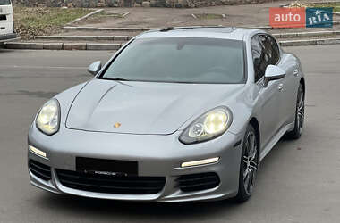 Porsche Panamera  2015