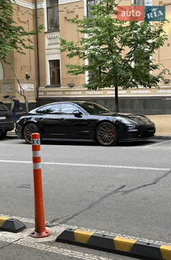 Porsche Panamera  2019