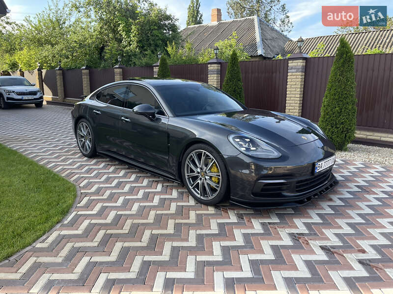 Фастбэк Porsche Panamera