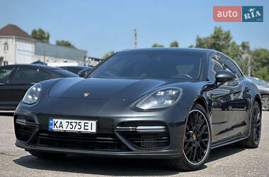 Porsche Panamera  2017