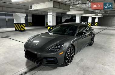Porsche Panamera  2018