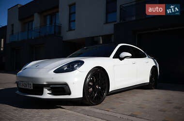 Porsche Panamera 2019