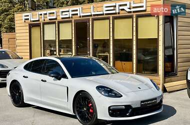 Porsche Panamera  2019