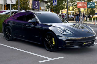 Porsche Panamera  2018
