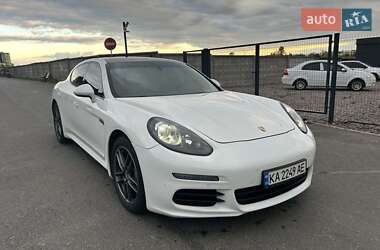 Porsche Panamera  2013