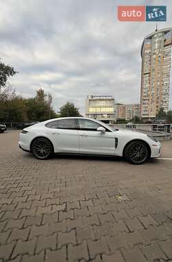 Porsche Panamera  2023