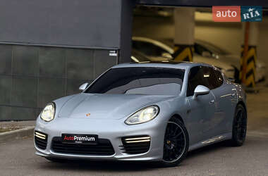 Porsche Panamera  2013