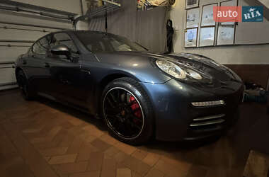 Porsche Panamera  2013