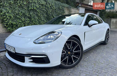 Porsche Panamera  2018