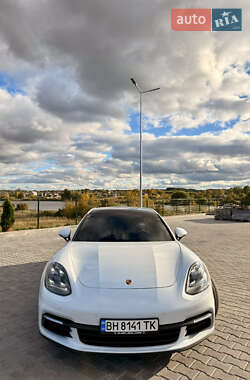 Porsche Panamera  2018