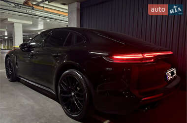 Porsche Panamera  2022