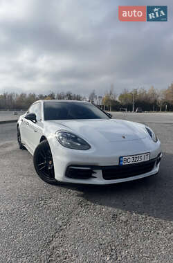 Porsche Panamera  2017