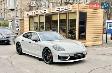 Porsche Panamera  2022