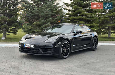 Porsche Panamera  2022