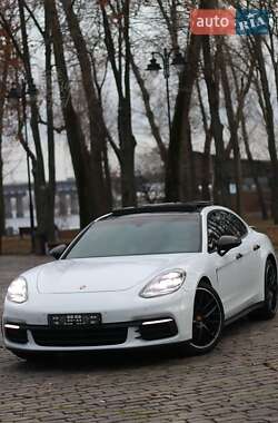 Porsche Panamera  2017