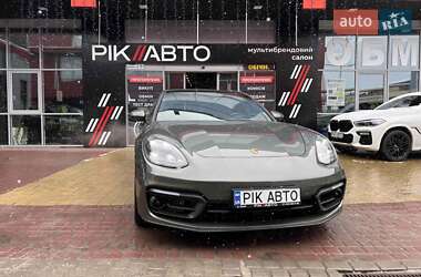 Porsche Panamera 2023