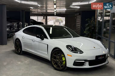 Porsche Panamera  2017