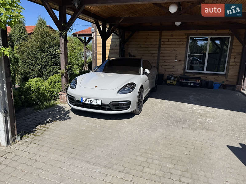 Універсал Porsche Panamera