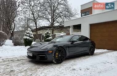 Porsche Panamera  2017