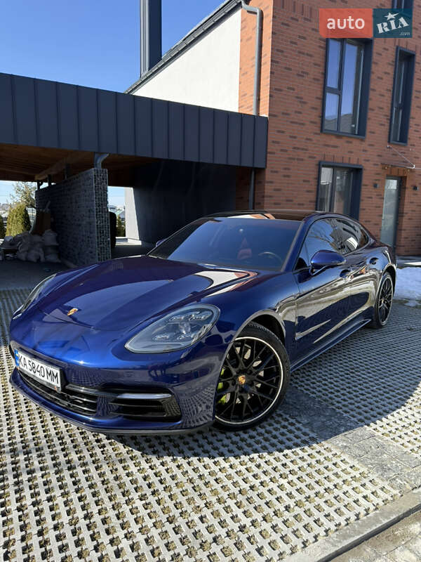 Фастбэк Porsche Panamera