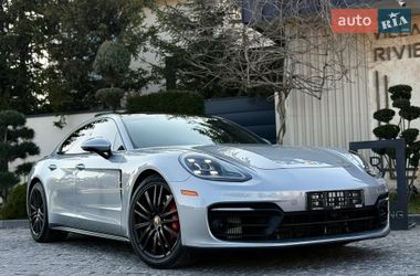 Porsche Panamera  2021